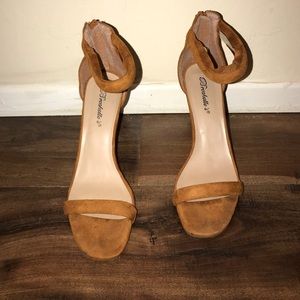 Tan suede 4 1/2 in  heels